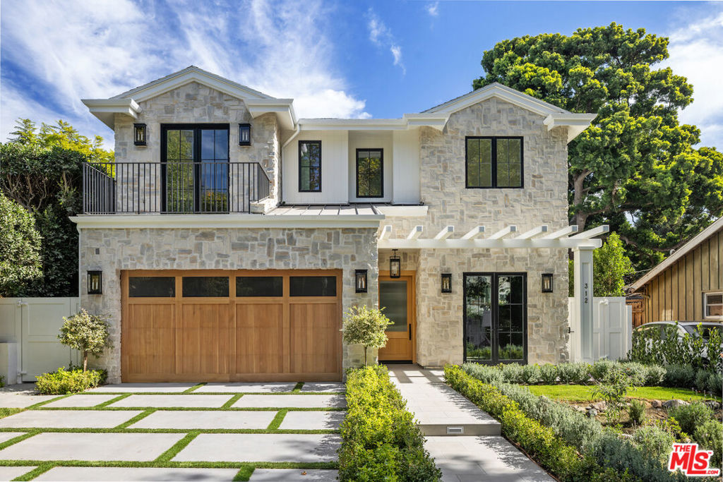 312 E Rustic Road