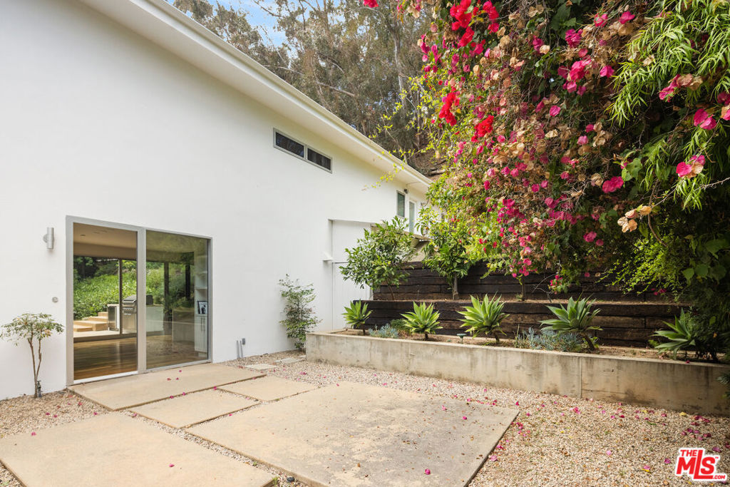 731 Greentree Road