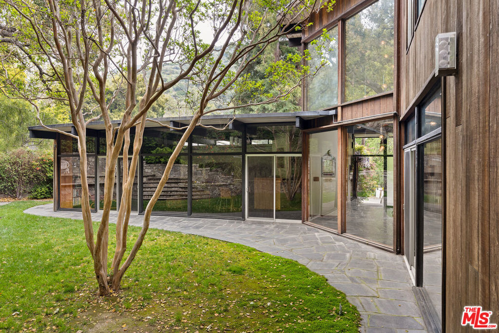 2839 Mandeville Canyon Road