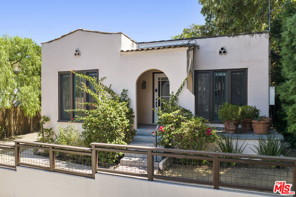 1028 Coronado Terrace