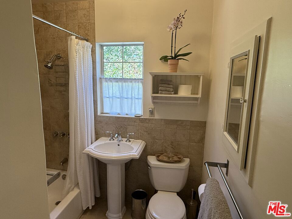 314 W Aliso Street A