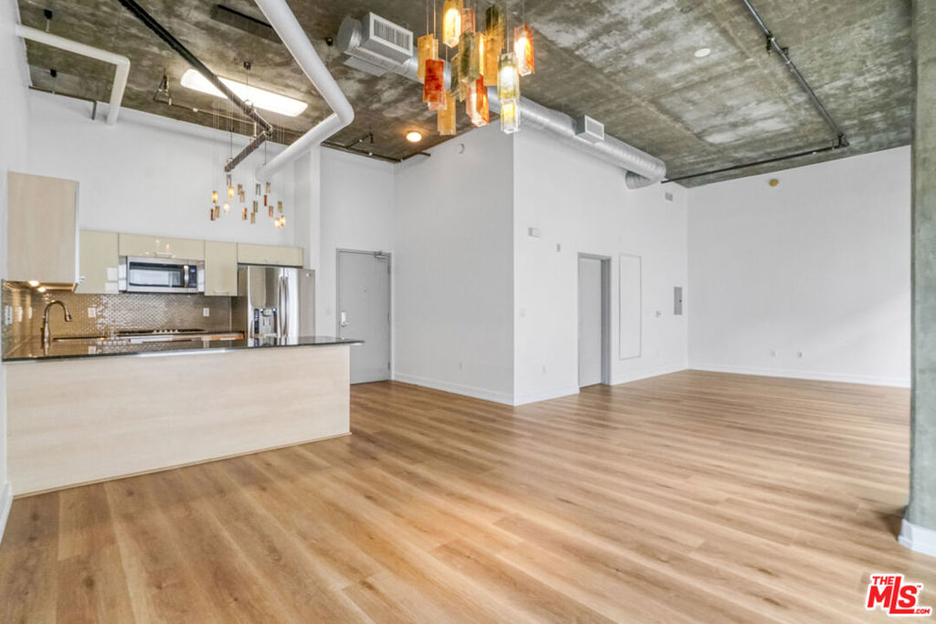 645 W 9th Street 741