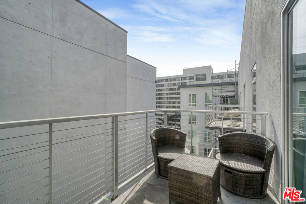 645 W 9th Street 741