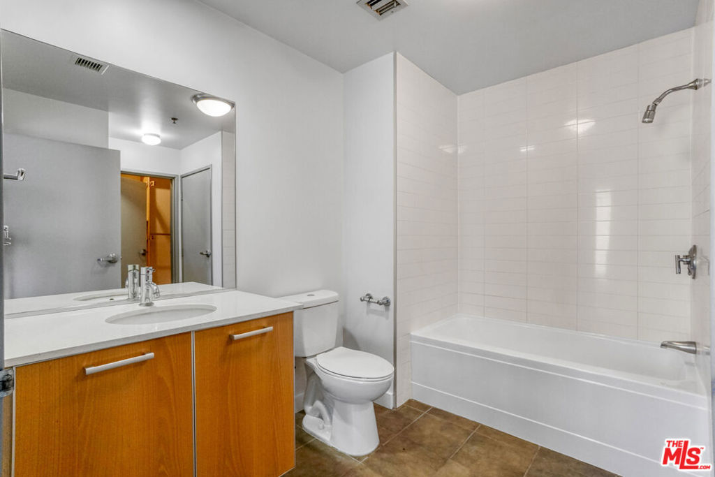 645 W 9th Street 741