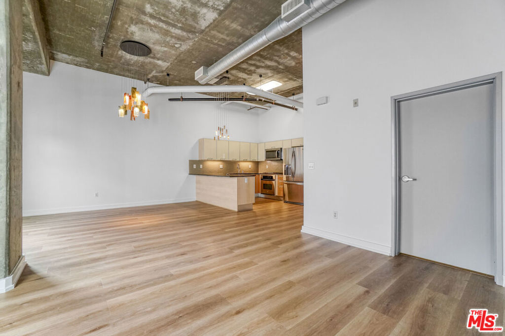 645 W 9th Street 741