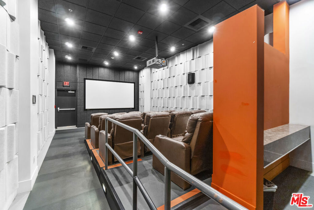 645 W 9th Street 741