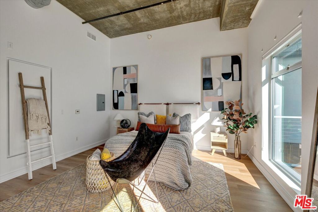 645 W 9th Street 741