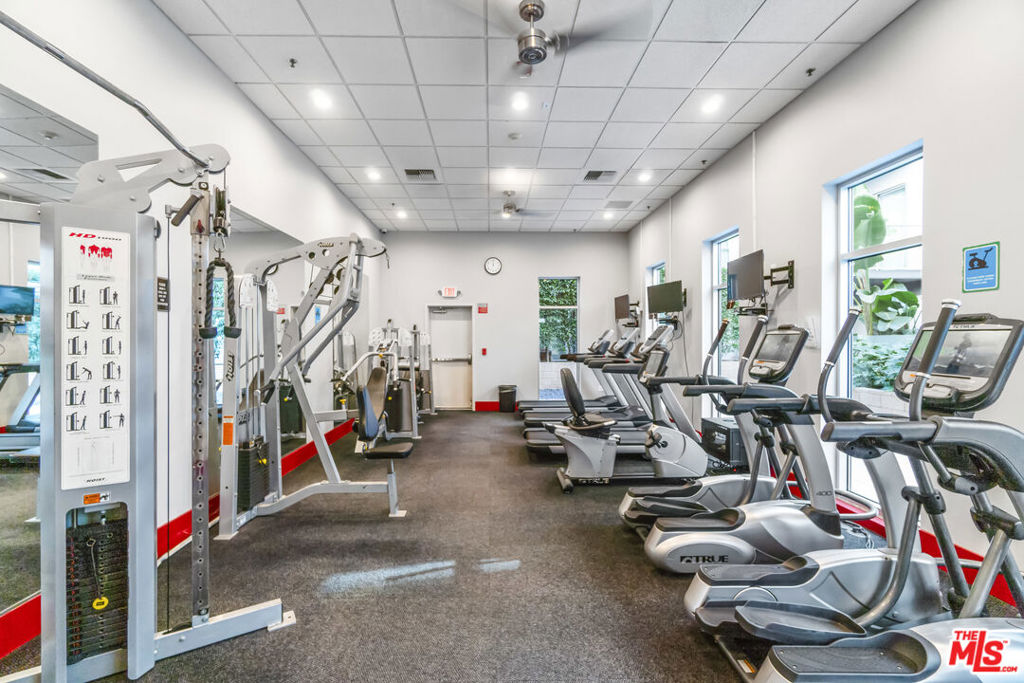 645 W 9th Street 741