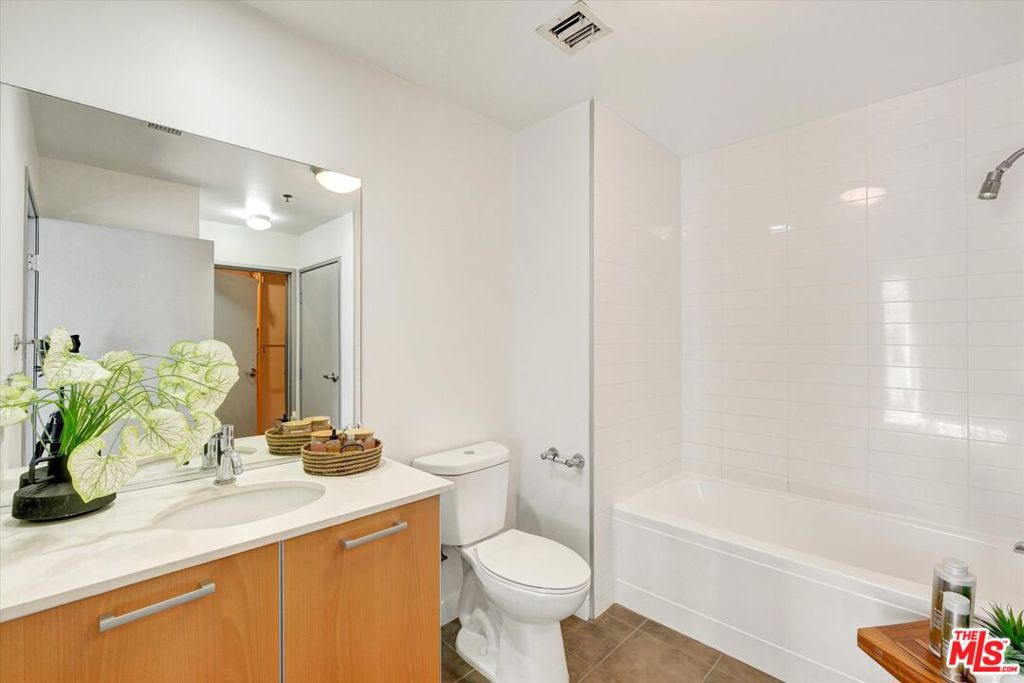 645 W 9th Street 741