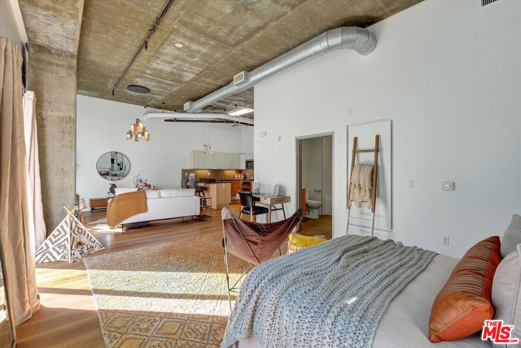 645 W 9th Street 741