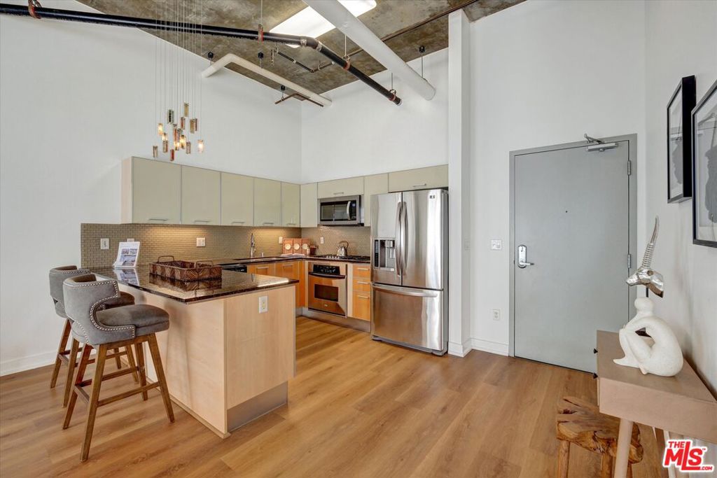 645 W 9th Street 741