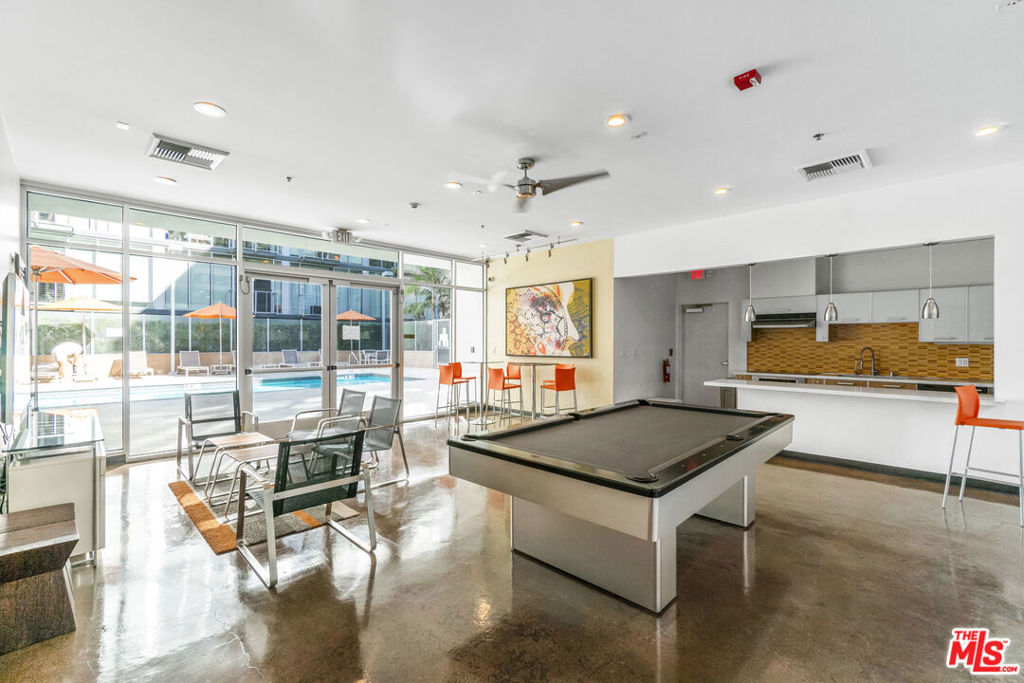 645 W 9th Street 741