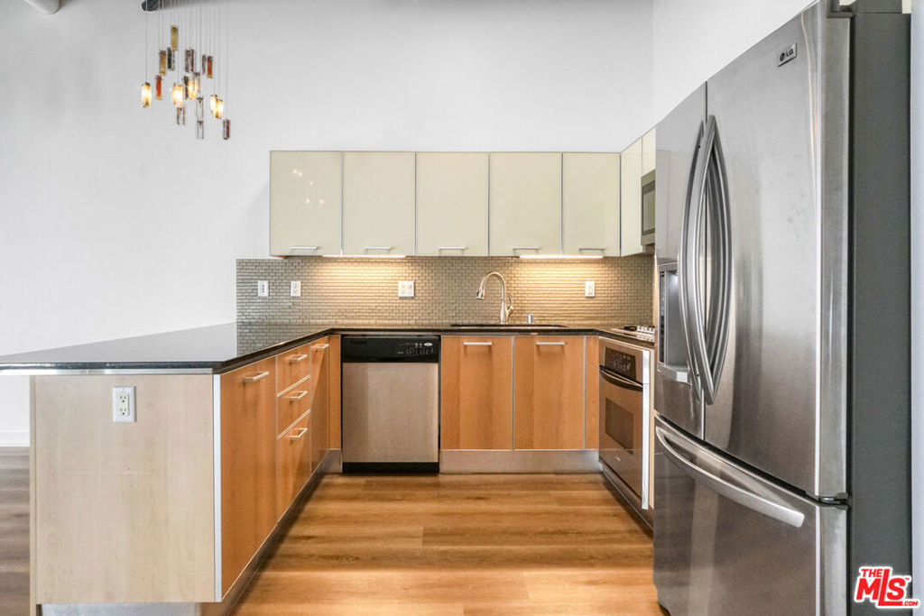 645 W 9th Street 741