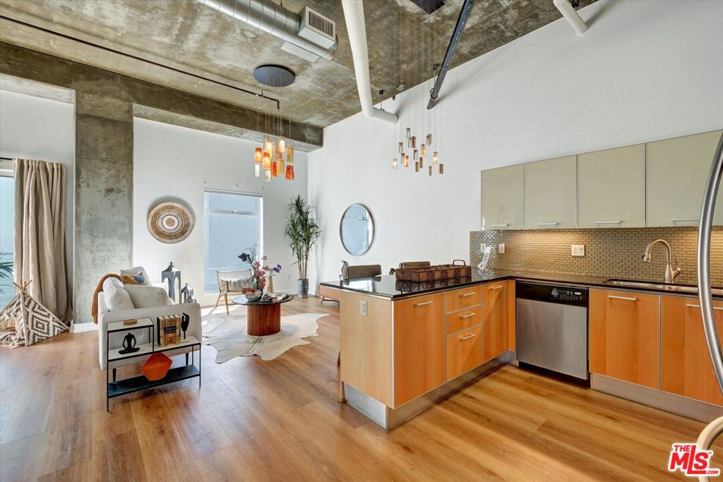 645 W 9th Street 741