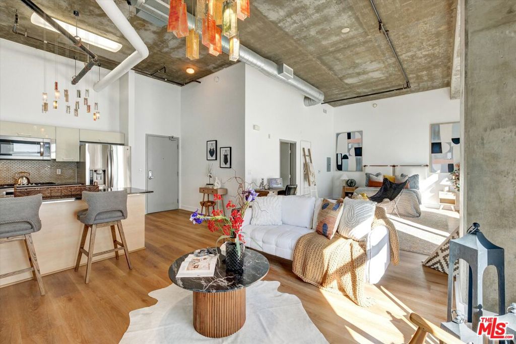 645 W 9th Street 741