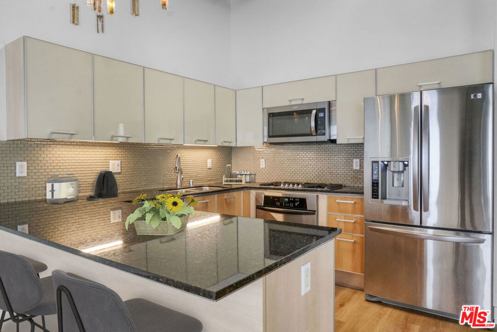 645 W 9th Street 741