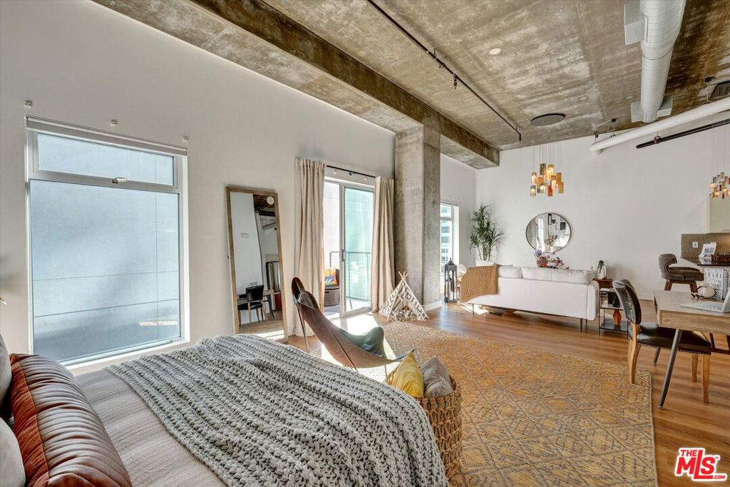 645 W 9th Street 741