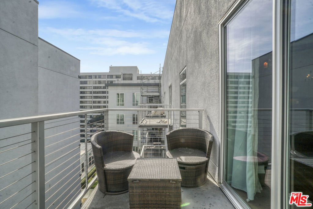 645 W 9th Street 741