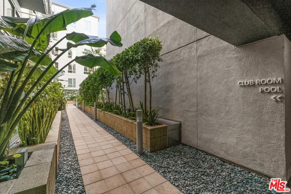 645 W 9th Street 741