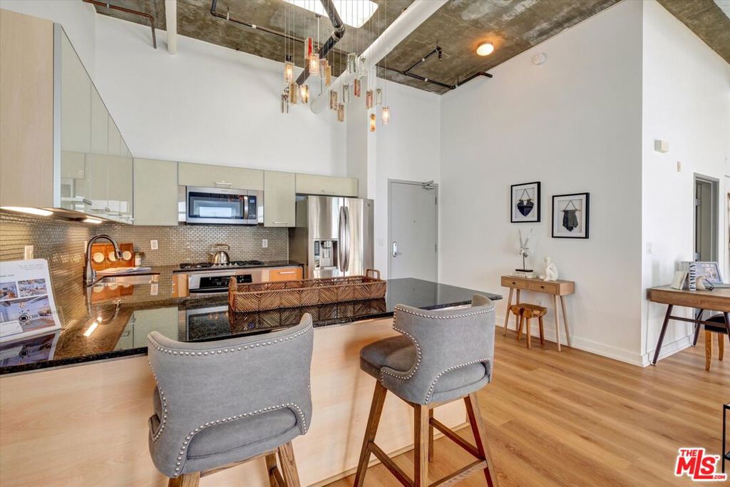 645 W 9th Street 741