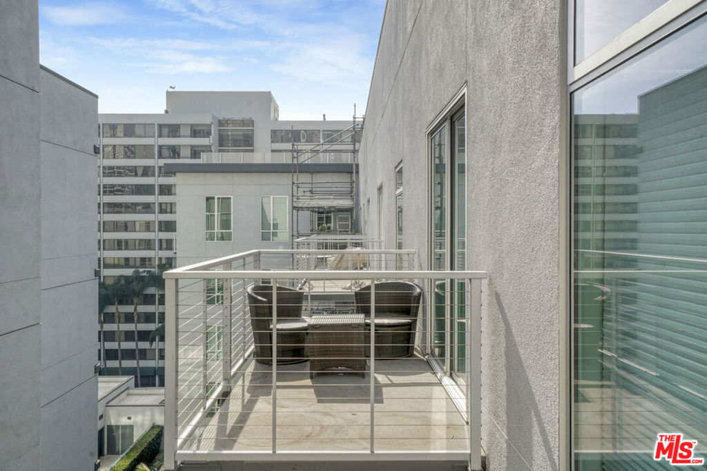 645 W 9th Street 741