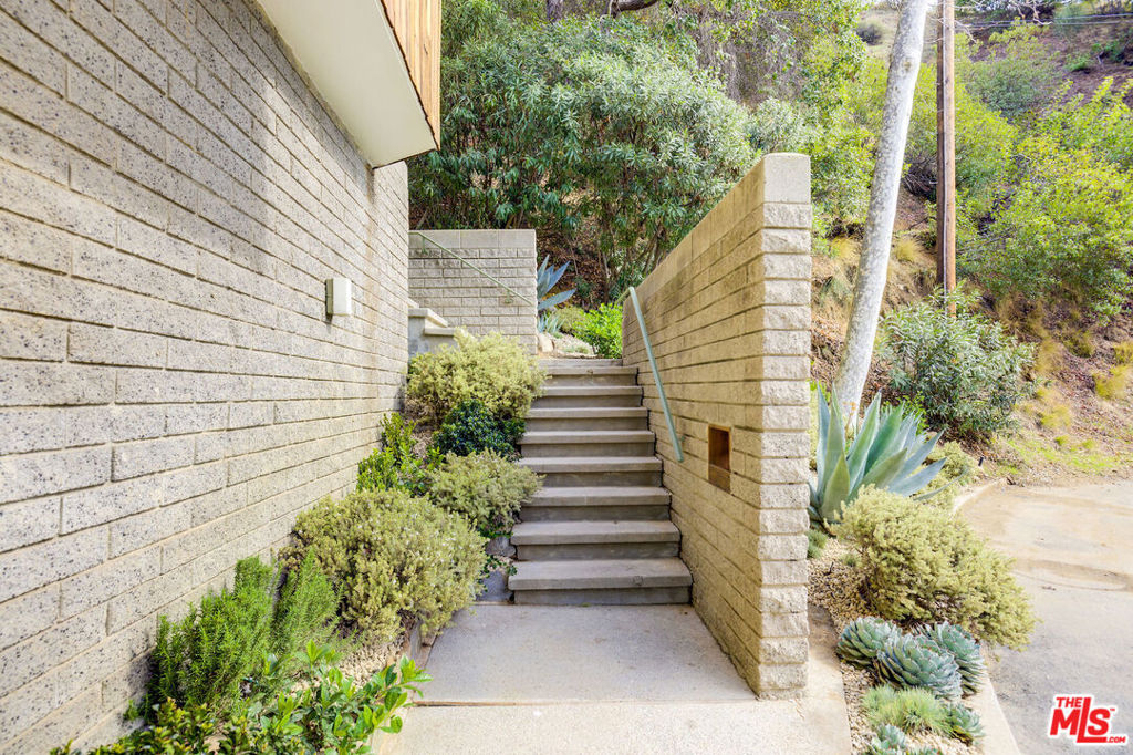 6249 Rodgerton Drive