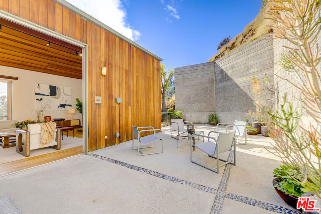 6249 Rodgerton Drive