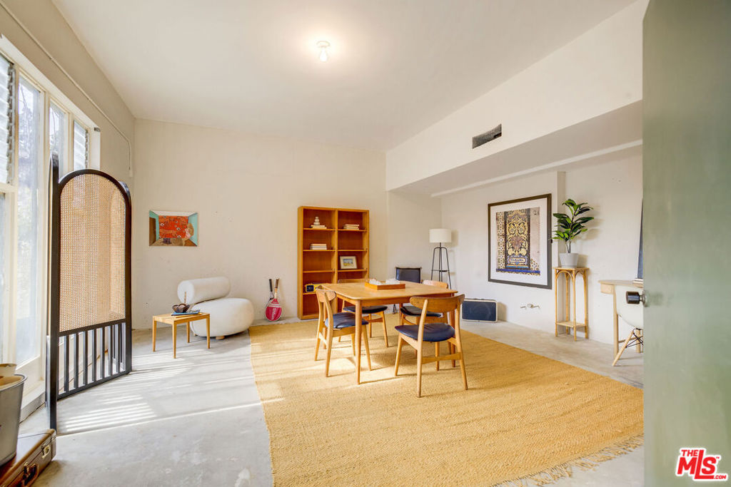 6249 Rodgerton Drive