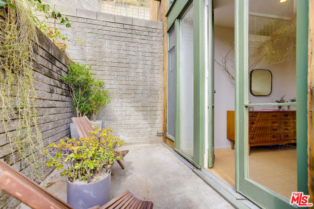 6249 Rodgerton Drive