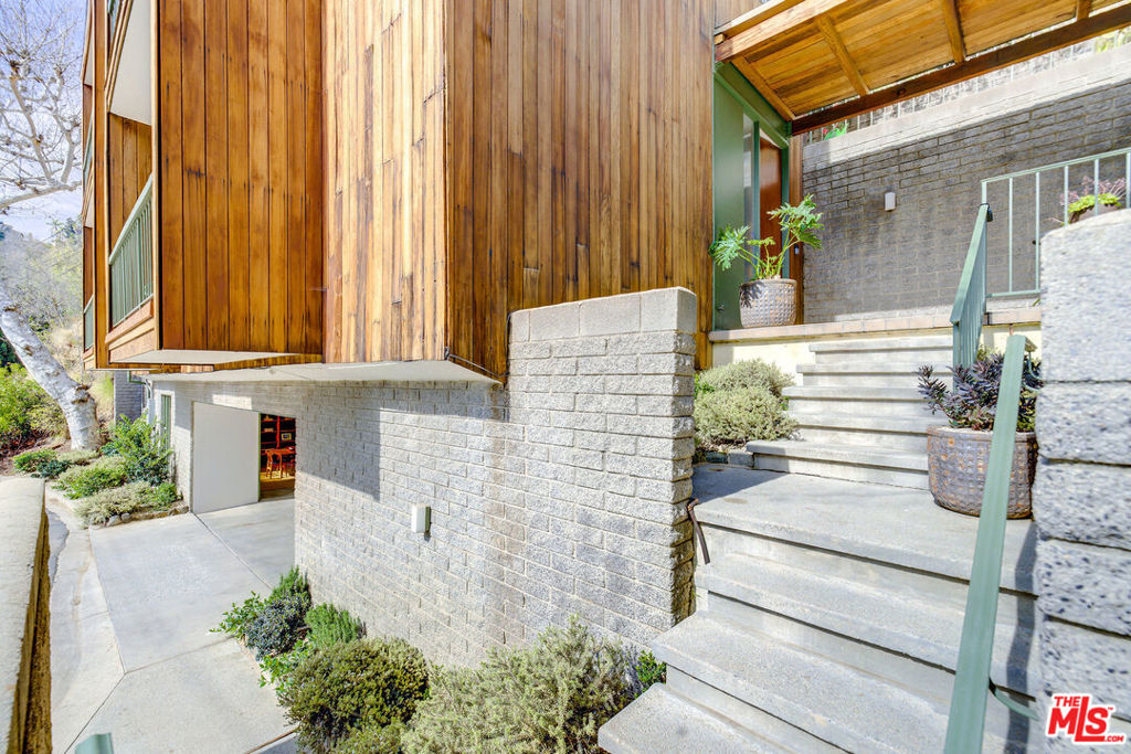 6249 Rodgerton Drive