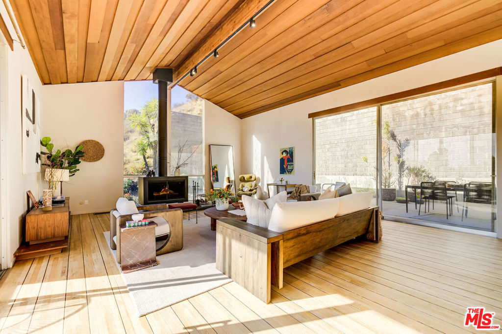 6249 Rodgerton Drive