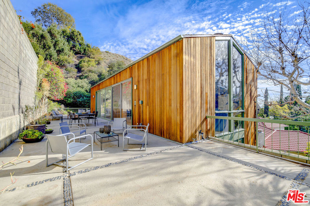 6249 Rodgerton Drive