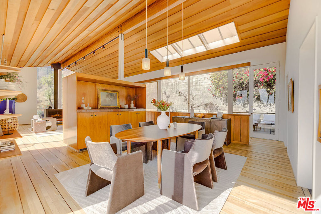 6249 Rodgerton Drive