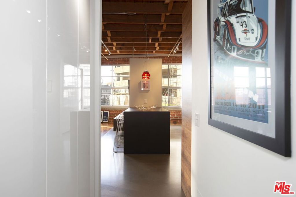 500 Molino Street 204