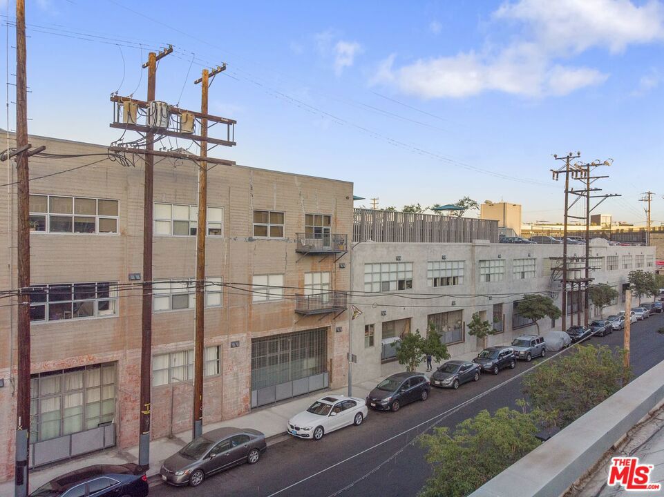 500 Molino Street 204