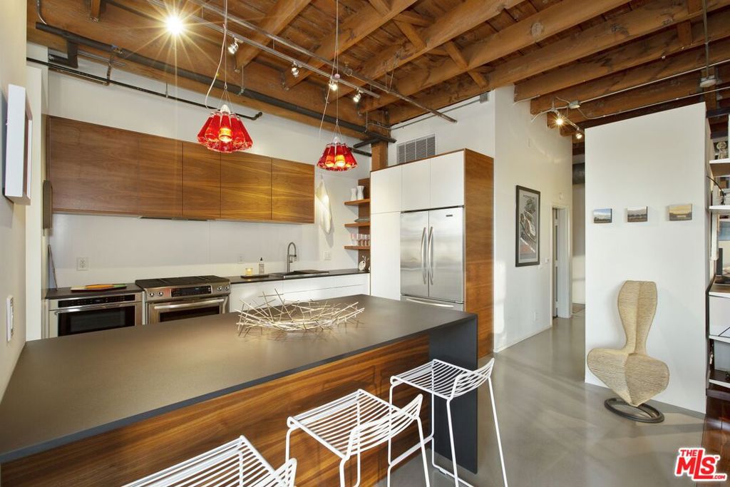 500 Molino Street 204