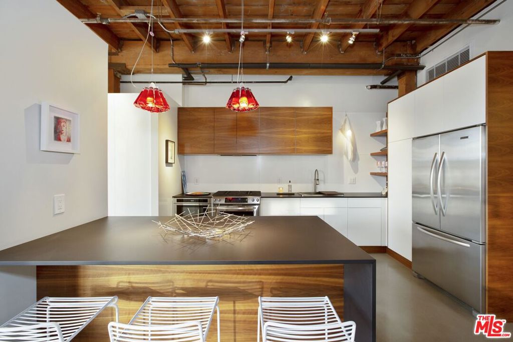 500 Molino Street 204