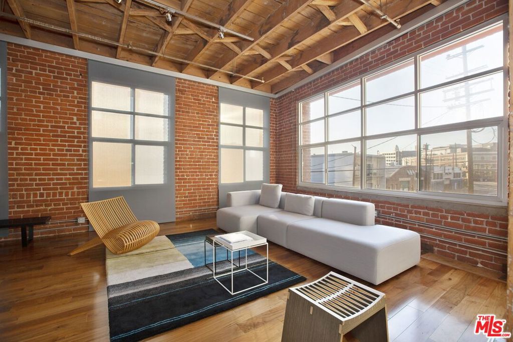 500 Molino Street 204