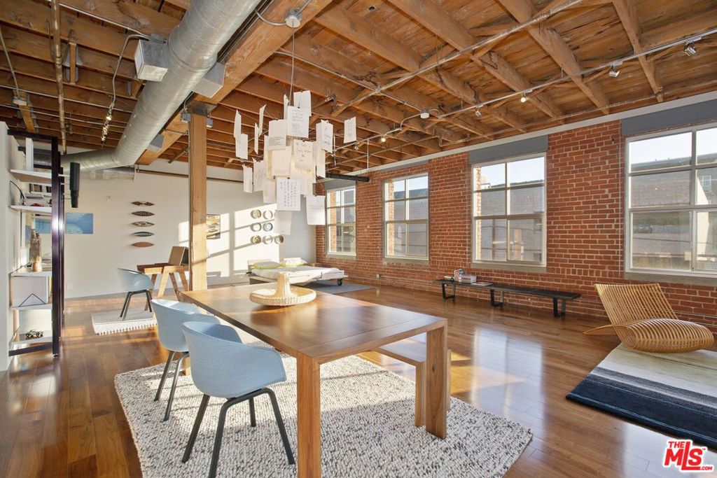 500 Molino Street 204