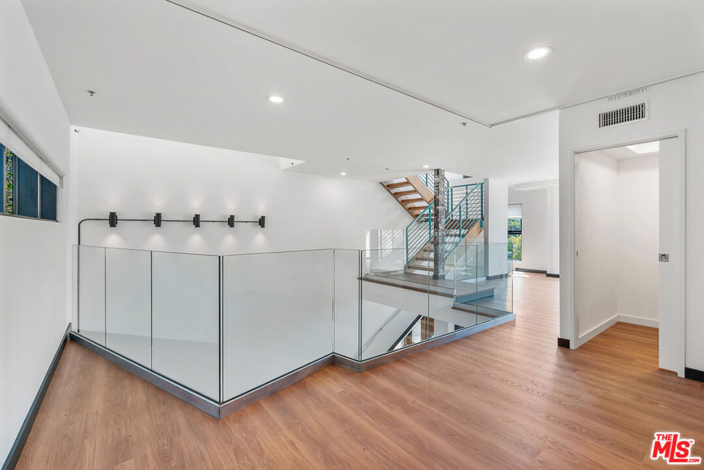 815 Hampton Drive 4