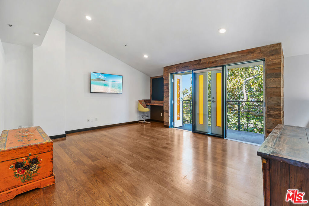 815 Hampton Drive 4