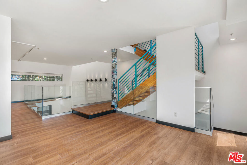 815 Hampton Drive 4