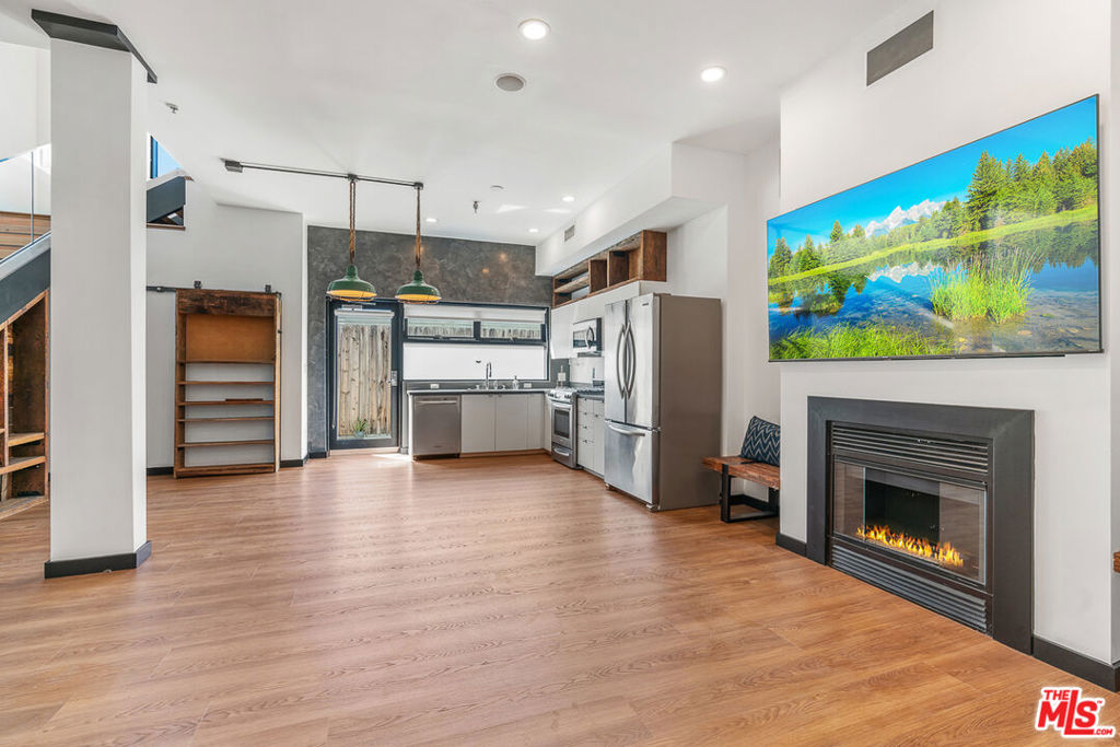 815 Hampton Drive 4