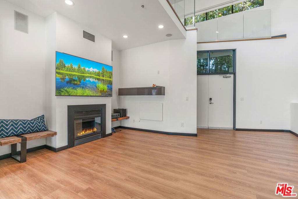 815 Hampton Drive 4
