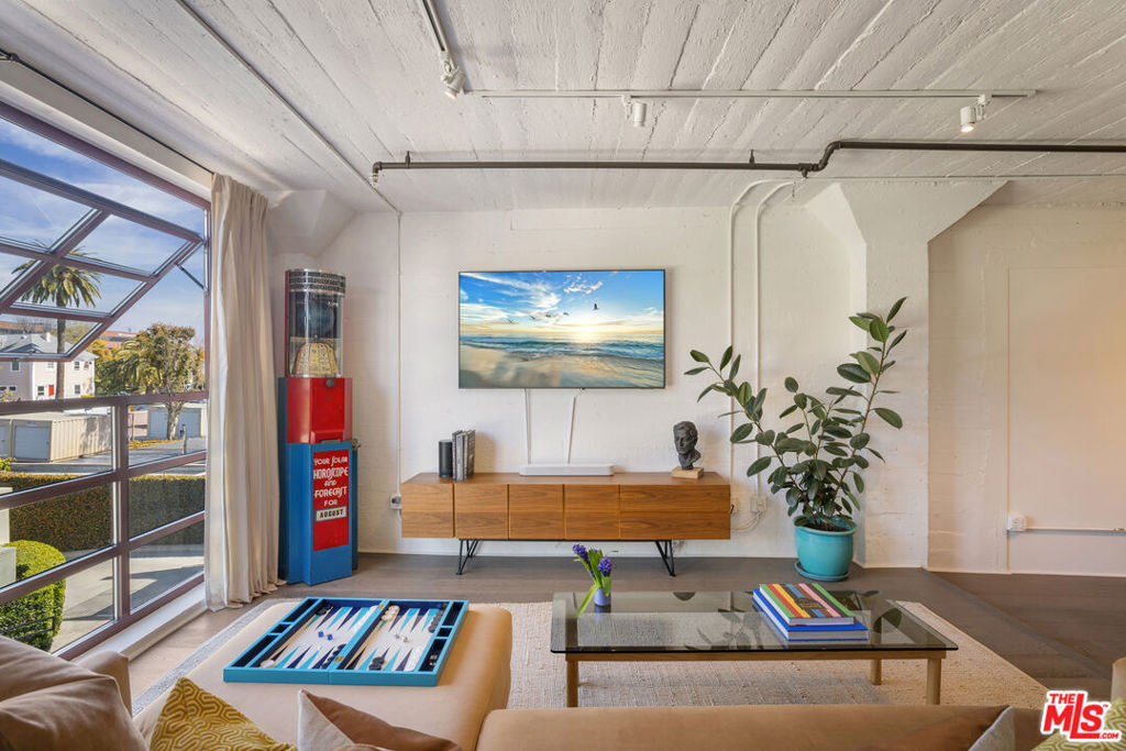 812 Fremont Avenue 203