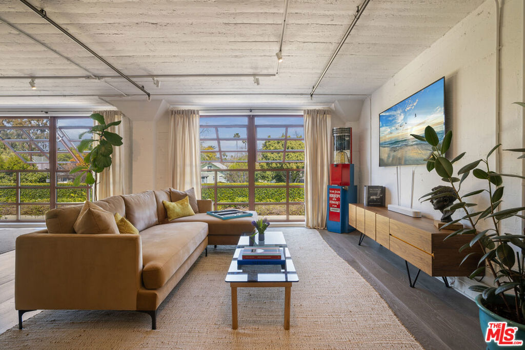 812 Fremont Avenue 203