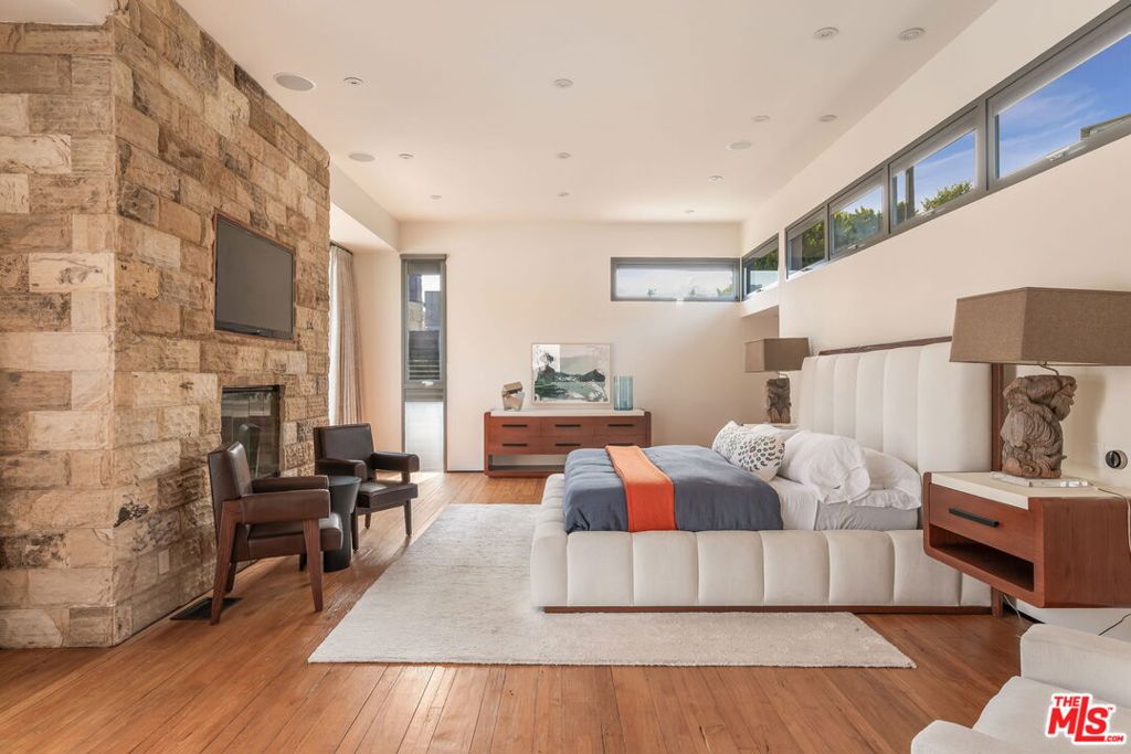 345 W Channel Road