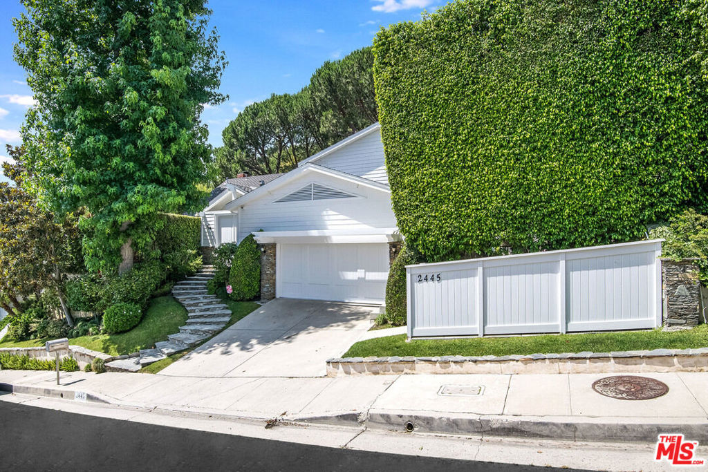 2445 Banyan Drive