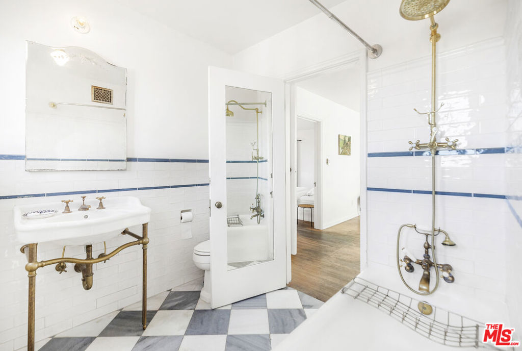 1961 N Normandie Avenue