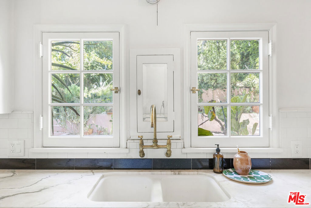 1961 N Normandie Avenue